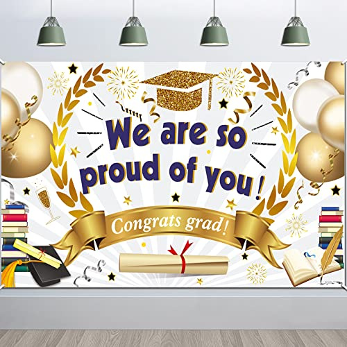 HOWAF Groß Banner We Are So Proud of You Abschluss Deko 2026 ABI Abitur Deko, Graduierung Hintergrund Banner Bestandene Prüfung Dekoration Foto Requisit Glückwunsch für Bachelor Master Arzt