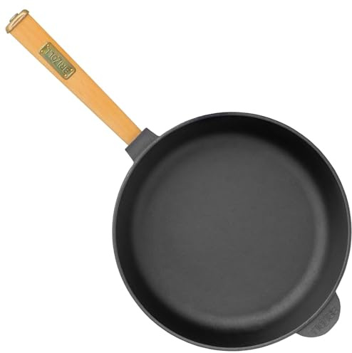 BIOL Bratpfanne aus Gusseisen (tief) Ø 28cm Gusseisenpfanne Eisenpfanne Gusspfanne rund Holzgriff und Pfannenwender von 4big.fun INDUKTION für alle Herdarten Backofen Grill