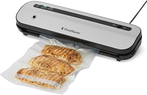 FoodSaver Macchina di sigillatura sottovuoto salvaspazio | mantiene gli alimenti freschi fino a 5 volte più a lungo. 1 rotolo (28 cm x 2,43 m), 2 sacchetti sigillanti (0,94 l), 2 sacchetti con