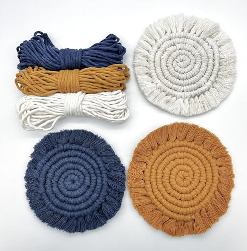 Bergin & Bath Kit de dessous-de-verre en macramé pour apprendre à faire trois sets de table en jaune, bleu marine et blanc. Kit de loisirs créatifs pour adultes et adolescents. Idée cadeau créative.