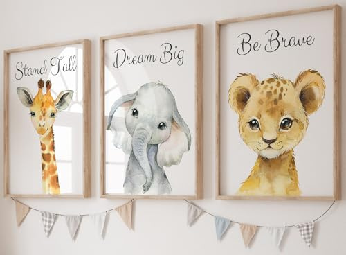 Eviepops Prints Set aus 3 Safaritieren für Kinderzimmer von Jungen und Mädchen, Ungerahmter Druck, Schlafzimmerdekor, Dekor im Babyzimmer, Spielzimmer-Poster, elefant giraffe löwe, Stand Tall (A3) | kinderzimmer wanddeko, Set aus 3 ungerahmten Postern, Elefant, Giraffe und Löwe
