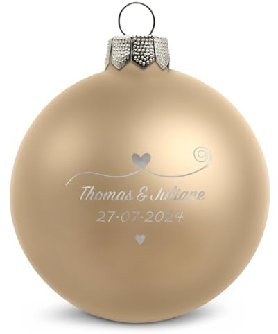 GRAVURZEILE Weihnachtskugel mit Gravur - Paar verliebt - Personalisiert mit Namen & Datum - Geschenk für Paare - Festliche Christbaumkugel als Weihnachtsdeko - Farbe: Beige Matt - Größe: 8 cm