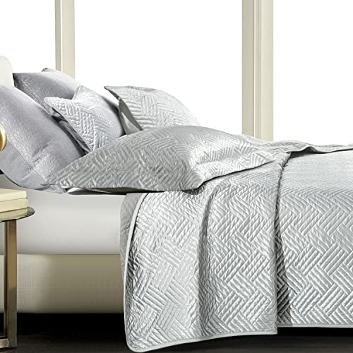 NTBAY Queen Silk Satin Quilt Set, Geometric Pattern Bedspread Luxury Quilted Coverlet Set for All Seasons(1 Quilt, 2 Pillow Shams), Silver