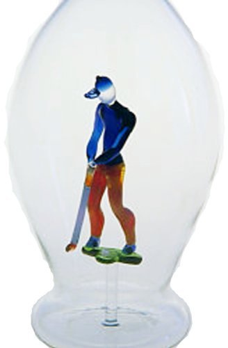 Carafe en verre de cristal, soufflé à la bouche, avec un golfeur de verre coloré à l'intérieur, bouteille, decanteuren cristal clair avec blason du club de golf figurine décorative en verre coloré avec fermoir à remplir capacité de 0,5 litre, hauteur environ 30 cm, fabrique Oberstdorfer Glashütte