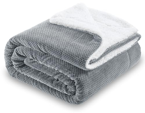 SOCHOW Waffel Sherpa Fleecedecke, superweiche, flauschig warme, leichte, Wendeplüschdecke für Bett, Sofa und Couch, 150 x 200 cm Grau
