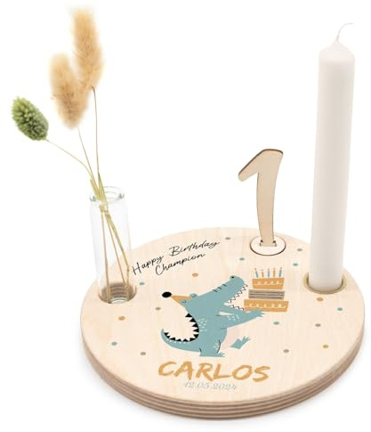 GRAVURZEILE Bedruckter Geburtstagsteller aus Holz - Krokodil - Personalisiert mit Name & Datum - inkl. Kerzenhalter, Glasvase & Zahlen 0-9 - Geschenk für Baby & Kinder zum Geburtstag - ⌀ 16,5 cm