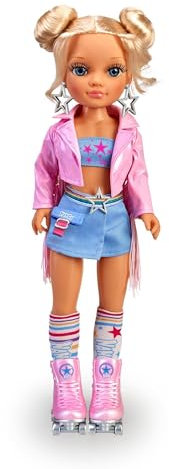 Nancy - Un día de Baile en Patines, muñeca Patinadora, con Accesorios y complementos Cool, Peinado en 2 moños y Chaqueta Rosa a Juego, Juguete para niñas y niños Desde 3 años, Famosa (NAC22000)