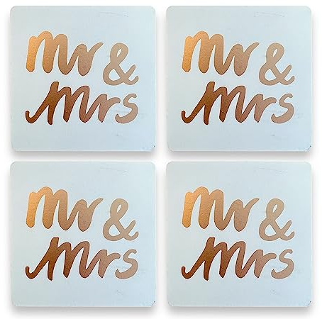 MIJOMA 4-teiliges Set Untersetzer aus Holz, Weiß mit Goldenem 'Mr & Mrs' Aufdruck, 10x10cm, 6mm Materialstärke - Perfekt für Hochzeitsgeschenke, Wohnaccessoires & Tischdekoration