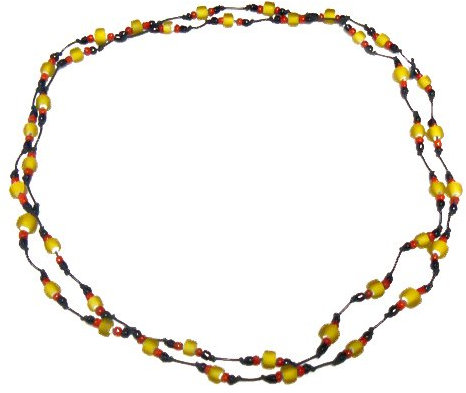 CHICNET Baumwollkette schwarz Kette gewachst Baumwolle Glasperlen schwarz rot gelb handgefädelt 115 cm