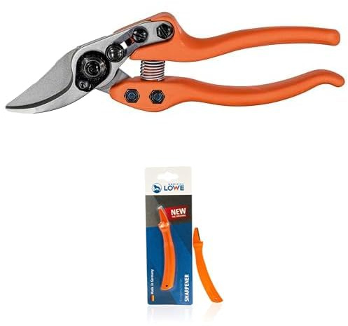 Original LÖWE Set bestehend aus Bypass Gartenschere 12.104 mit kurzem Präzisionsschneidekopf für Pflanzen und Rosen & Klingenschärfer 0022 für Gartenscheren und Industriescheren
