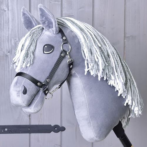 LarDen Hobby Horse Calypso mit schwarzem Halfter S, Stockpferd Für Kleine, HANDGEFERTIGTES Große Kinder mit Zubehör | Spielpferd, Pferd Zum Reiten Spielzeug, Hobby Horsing, Hobbyhorse