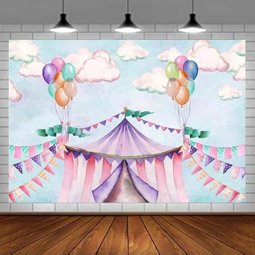 Sfondo fotografico di Carnevale e Circo con tendone, nuvole, striscione per festa di compleanno di una ragazza, palloncini rosa e viola pastello, sfondo di luna park 300x200CM