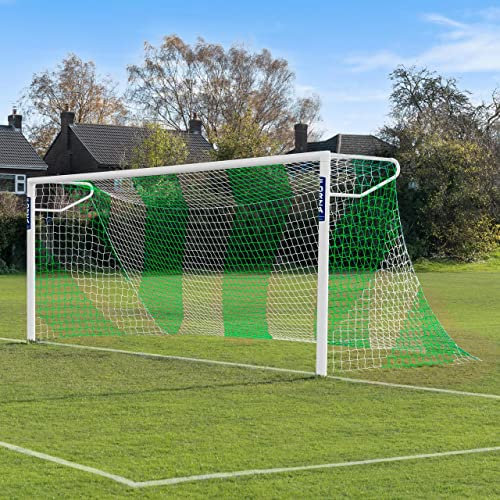 FORZA 7,3m x 2,4m vollgroßes gestreiftes Fußballtor Netz (3mm) (Einzeln) - eine Auswahl von 10 Kombinationen, um die Farbe Ihrer Mannschaft zu passen (Grün/Weiß)