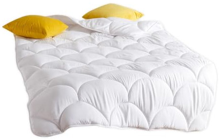 Traumschlaf Basic - Ganzjahresdecke medium, Allergikergeeignet - ATMUNGSAKTIV UND FEUCHTIGKEITSREGULIEREND 135x200 cm