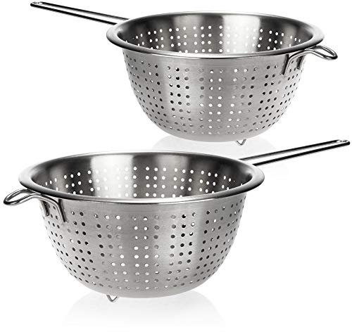 COM-FOUR® 2x Colador de cocina de acero inoxidable - Colador clásico con mango - para lavar frutas, verduras y ensaladas (2 piezas - mango)