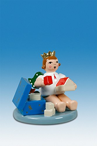 Rudolphs Schatzkiste Holzfigur Engel sitzend mit Spielzeugkiste ohne Krone Höhe 6cm NEU Holzengel Instrument Seiffen Erzgebirge Figur Dekoration Holzfiguren Weihnachten Fensterschmuck Spielzeug Deko