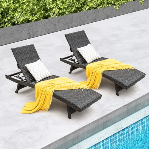 GIANTEX Tumbona Plegable de Jardín de Ratán con Respaldo Ajustable de 5 Posiciones, Ruedas Traseras y Marco de Metal, Silla de Ratán Acolchada para Jardín, Terraza, Piscina, Color Marrón