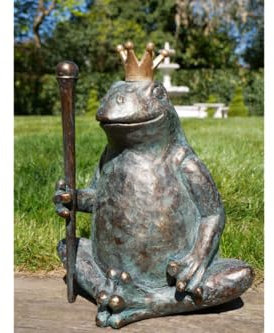 My Square Mile Decorative Garden Frog Statue with Crown, Bronze-Effect Finish, Outdoor Pond Ornament (King Frog)