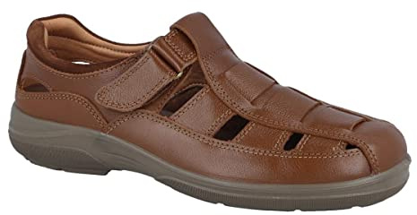 Sandalias para hombre, cerradas de estilo deportivo. Con suela muy ligera y resistente, plantilla extraible y práctico cierre de velcro. LUISETTI SANDALIA TORONTO 13451ST TALLA 45 COLOR COÑAC