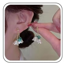 Cybche Vintage White Flower Earrings Floral Petal Drop Earrings Lily Of The Valley Earrings Acrylic Flower Dangle Earrings Flower Tassel Earrings Jewelry for Women