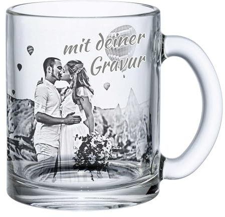 Kiwistar UG - Gravurglas Tasse mit Foto und Text personalisiert - Panorama - Glasbecher mit Wunschgravur - Kaffeetasse, Teetasse Paare Freunde Familie - individuelle Fototasse mit Namen graviert