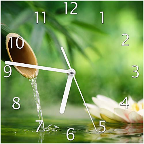 Wallario Design-Wanduhr Seerosen und Bambus auf dem Wasser aus Glas, Motiv-Uhr Größe 20 x 20 cm, weiße Zeiger