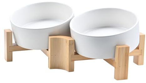 SPUNKYJUNKY 15° Kippbare Keramik Hundenapf mit Holzständer Futter und Wassernapf rutschfest für Hunde und Katzen mit Flachen Gesichtern Kleinen und Mittelgroßen Hunden (400ml × 2, Weiß)