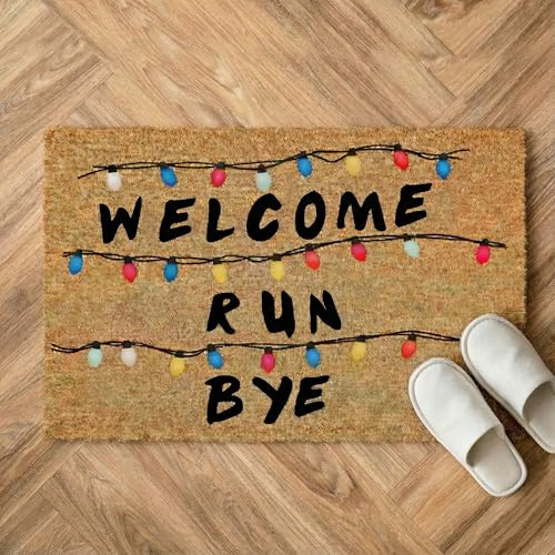 stargrafic Felpudo Original con Luces de Colores – Welcome Run Bye – Fibra de Coco 60x33 cm con Base Antideslizante – Decoración Entrada Casa Estilo RetroFelpudos Frikis. (Stranger Run)