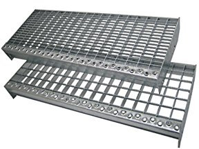 Gitterroststufe - 1200 x 270mm - rutschhemmende Sicherheitsantrittskante - Maschenweite 30 x 30 - Tragstab 20/1,5mm