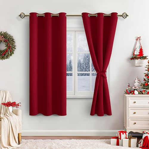 JIUZHEN Gardinen Blickdicht Vorhang Rot Weihnachtsvorhänge Kurz H137xB117cm | 2er Set Vorhänge Blickdicht gegen Kältes und Hitze Ösenschal Blackout Curtains Weihnachtsgardinen Wohnzimmer Schlafzimmer