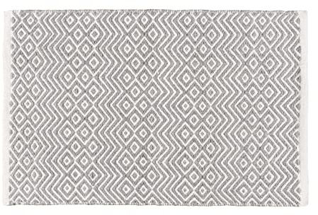 WENKO Badematte Abai aus recycelten PET-Flaschen, waschbare Fußmatte fürs Bad, nachhaltiger Badteppich im Boho-Stil, Rutschhemmende Retro Duschmatte, Hellgrau/Weiß, Polyester, 50 x 80 cm