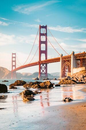 Acryl-Bild 50 x 80 cm: Klassischer Panoramablick auf die berühmte Golden Gate Bridge vom malerischen Baker Beach aus im wunderschönen goldenen (138268312)