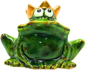 Dekohelden24 Lustiger Deko-Frosch mit Goldener Krone/Froschkönig, aus Keramik, in grün, für Heim, Garten, Terrasse oder Teich, Größe: L/B/H ca. 4 x 7 x 6 cm
