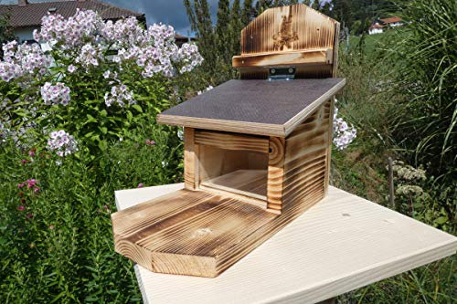 Eichhörnchen Futterhaus Futterstation Witterungsbeständig geflammt FutterautomatMade in Germany (Bayrischer Wald), aus bayerischem Fichtenholz verschraubt und wasserfest verklebt