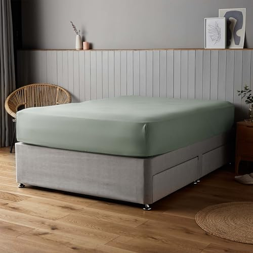 Silentnight Supersoft Fitted Sheet - Cosy & Comfortable Delicate Touch - Luxurious Easy Care Microfibre with Elasticated Corners - Stylish & Modern Mattress Fitted Sheet, Single Bed, Sage Green