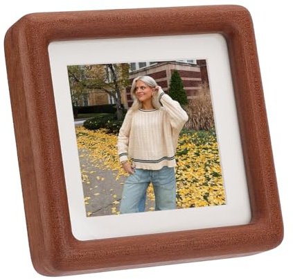 FINGERINSPIRE Cornice Fotografica Quadrata in Legno 10x10cm Legno Massiccio con Passpartout Bianco Angoli Arrotondati Vetro Acrilico Marrone Sella Cornice da Parete e Tavolo per Decor Casa e Ufficio