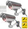 Sporgo Lot de 2 caméras factice - Caméra de surveillance extérieure avec lumière LED rouge clignotante - Fausse caméra de sécurité pour l'intérieur et l'extérieur - Argenté