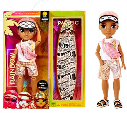 Rainbow High Pacific Coast - FINN ROSADO - Jungen Modepuppe mit Outfit, Surfbrett und Puppenständer - Pool-Accessoires, Umhängetasche und mehr - Geschenk- und Sammelobjekt für Kinder ab 6+ Jahren