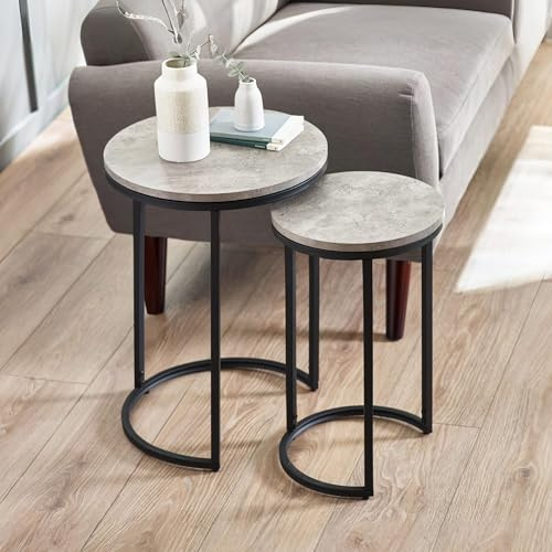 Julian Bowen Staten Runde Satztische, Betonoptik/Schwarz | Beistelltisch im Industriestil für Wohnzimmer oder Schlafzimmer, rund, 2er Set, Metallgestell, platzsparendes Nesting-Design