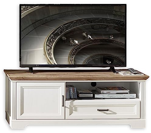 Stella Trading TV-Lowboard in Pinie hell, Artisan Eiche Optik - TV Schrank mit Schublade und viel Stauraum für Ihr Wohnzimmer im Landhausstil - 143 x 54 x 51 cm (B/H/T) | TV-Schrank für das Wohnzimmer im Landhausstil, 1 Schublade, 1 Tür, offenes Fach für Multimedia, viel Stauraum