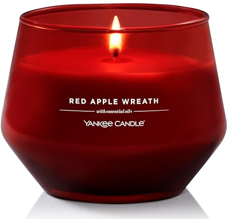 Yankee Candle Studio Candele profumate | Candela media Red Apple Wreath |Lunga durata: 35-50 ore| Elegante design in vetro con cera rossa| Regalo per le donne, regali per le mamme, regali di nozze
