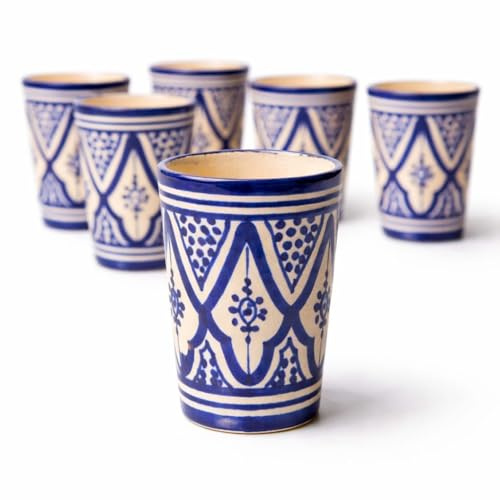 Lot de 6 verres en céramique marocaine peints à la main artisanaux orientaux pour thé à la menthe et au café – Décoration maison ethnique style berbère h.11 cm Ø7 cm – Design géométrique traditionnel