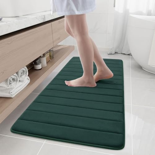 Buganda Badteppich aus Memory-Schaum, 140 x 61 cm, ultraweich und rutschfest, wasserabsorbierend und maschinenwaschbar, Badteppich, Läufer für Badezimmer, Dusche und Badewanne, Dunkelgrün | Dunkelgrün, maschinenwaschbar, schnell trocknend, Badematten für Badezimmer, Boden, Dusche und Badewanne, Heimdekor-Zubehör