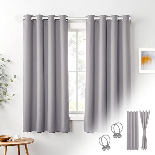 Cozyor Verdunklungsvorhänge Gardinen 2er Set mit Magnet-Raffhalter Thermogardine gegen Kälte, verdunkelnd, hellgrau Moonlight, Gardine mit Ösen, 160x135 cm