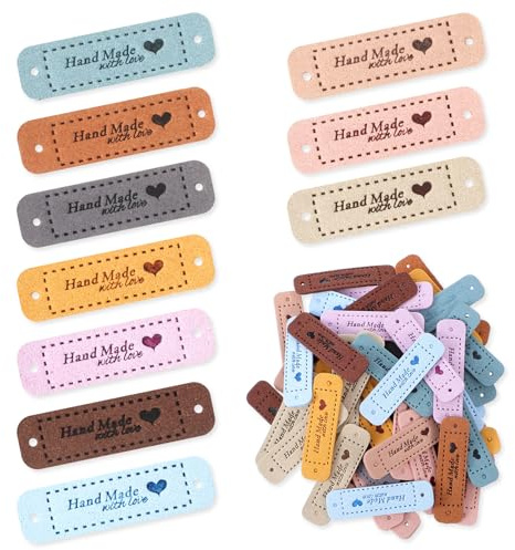 TIESOME 60 Stück Geprägte Handmade Label mit Löchern, Handmade Label Zum Annähen, Bunte Häkel-Tags Leder mit Löchern für Stricken DIY Basteln Häkelarbeiten Stoff Hüte Taschen Kleidung