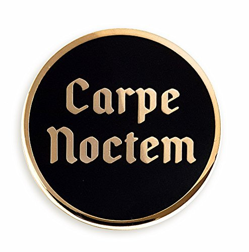 Pinsanity Carpe Noctem Seize The Night - Pin de solapa esmaltado gótico