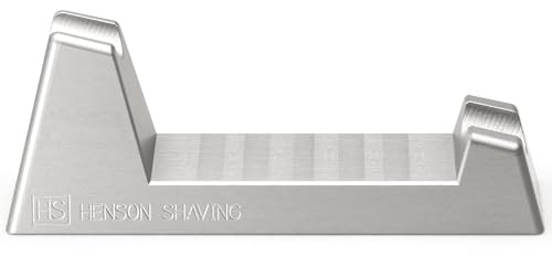 Henson Shaving Rasiererständer aus Aluminium, für AL13, Ti22 | Fördert optimales Trocknen dank ergonomischem Winkel. Kippsicherer, breiter Boden aus 6061-T651. Passt zur ganzen Reihe.