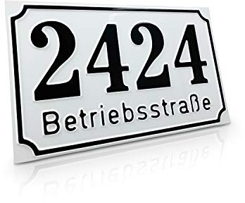 Betriebsausstattung24 Straßenschild mit Wunschtext - Wegschild o. Hausnummer - geprägtes Aluminiumschild mit Antiqua-Rand 25,0 x 20,0 cm, Weiß mit schwarzer Schrift