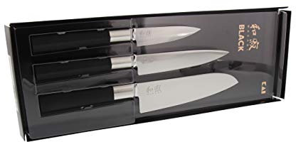 KAI Wasabi Black Ensemble de Couteaux - Couteau Utilitaire 10 cm, Couteau Utilitaire 15 cm, Santoku 16,5 cm - acier inoxydable poli 6A/1K6 58 (±1) HRC - noir - Fabriqué au Japon