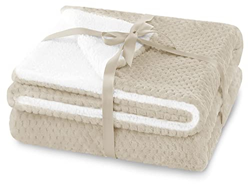 AmeliaHome Kuscheldecke 220x240 cm zarte Steppung Sherpa Lammfelloptik Wohndecke Shleepy Beige